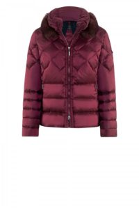 Diana-Jacket in Bordeaux-Rot um € 599,–