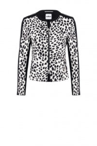 Schwarz-weiße Jacke mit Gepardenprint um € 369,–