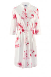 Weißes Blusenkleid mit rotem Batik-Muster um € 299,–